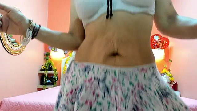 Dalila Najjar  online show from 05/26/26, 02:48