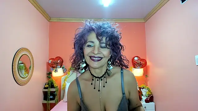 Dalila Najjar  online show from 05/25/26, 02:38