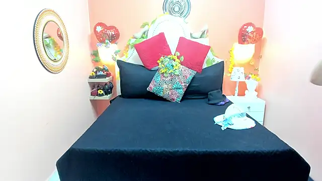 Dalila Najjar  online show from 05/15/26, 02:26