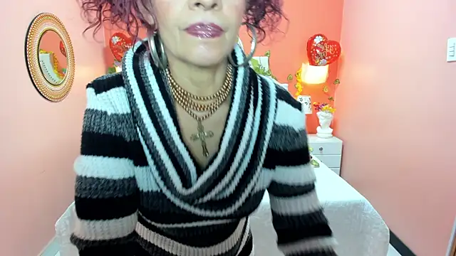 Dalila Najjar  online show from 04/25/26, 02:47