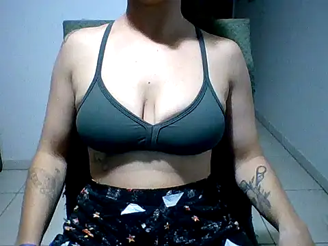 Snapshot of sue_safads chatting on 01/06/26, 06:28 sue safads online show from 01/06/26, 06:28