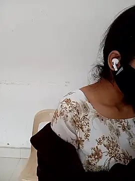 Snapshot of Sarita-school chatting on 01/15/26, 05:33 Sarita-school online show from 01/15/26, 05:33