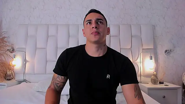 Snapshot of MassimoCo_ chatting on 02/24/26, 09:04 MassimoCo online show from 02/24/26, 09:04