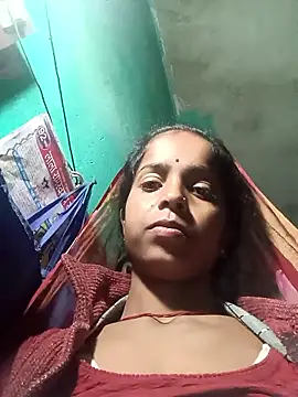 Snapshot of Alisha_beby143 chatting on 01/13/26, 01:20 Alisha beby143 online show from 01/13/26, 01:20