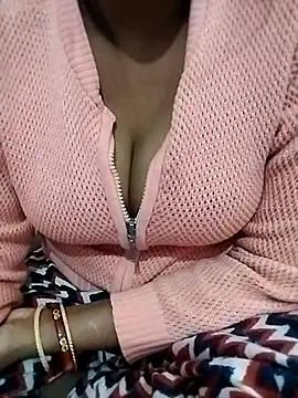 Lovely-Julie online show from 01/09/26, 05:36