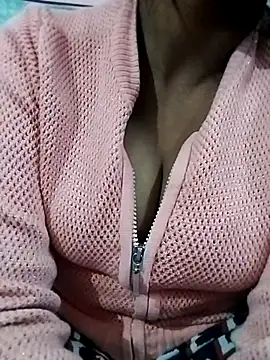 Lovely-Julie online show from 01/08/26, 05:30