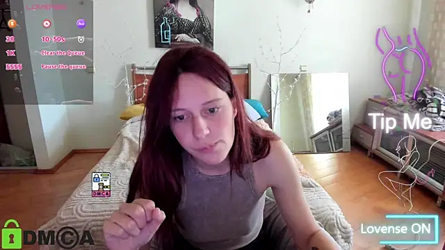 Lily Viola online show from 05/05/26, 08:28