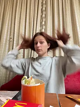 Lily Viola online show from 06/01/26, 06:35