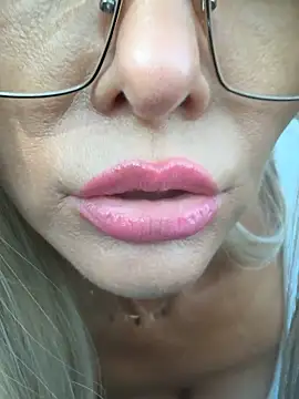 NaughtyNinky online show from 04/19/26, 06:58