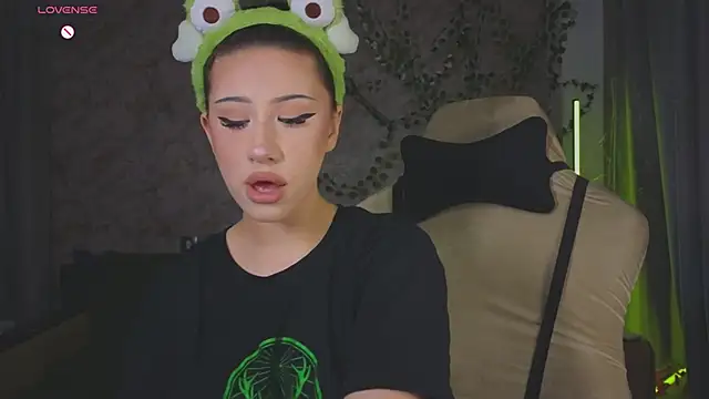 Necucubi02 online show from 04/18/26, 09:22