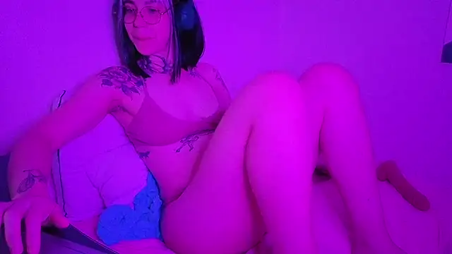 Snapshot of Dirty_Pink chatting on 07/16/26, 08:39 Dirty Pink online show from 07/16/26, 08:39