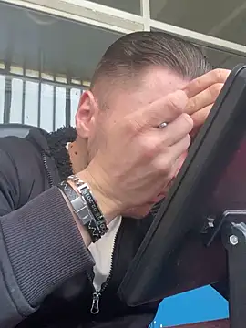 allee2206 online show from 04/25/26, 08:17