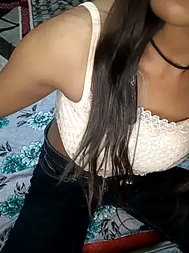 Snapshot of Moongirl963 chatting on 02/28/26, 05:01 Moongirl963 online show from 02/28/26, 05:01