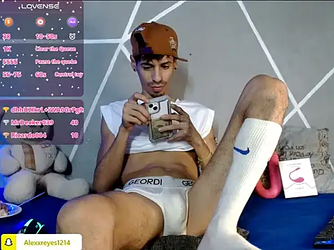 Snapshot of alexx_23cm chatting on 05/24/26, 10:31 alexx 23cm online show from 05/24/26, 10:31