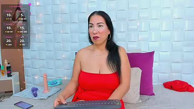 Snapshot of AmberJoyMilf chatting on 05/05/26, 12:08 AmberJoyMilf online show from 05/05/26, 12:08
