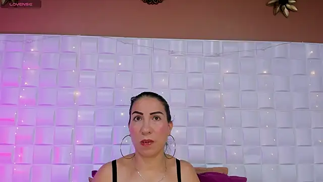 Snapshot of AmberJoyMilf chatting on 05/30/26, 04:34 AmberJoyMilf online show from 05/30/26, 04:34