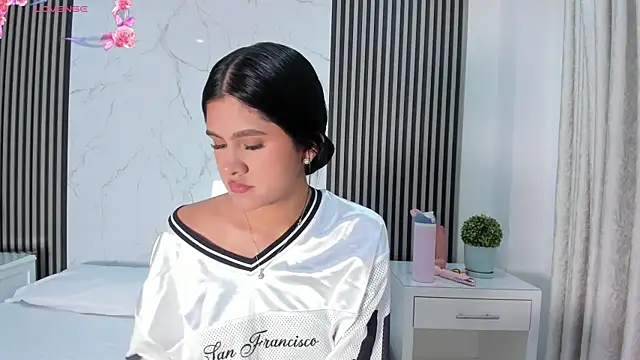 NatashaTaylor1 online show from 04/06/26, 11:06