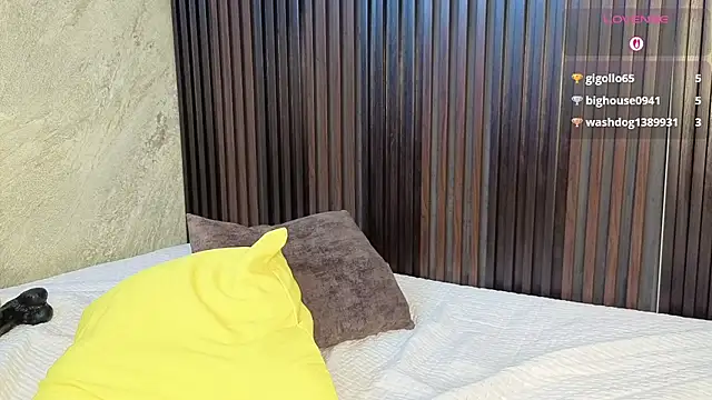 tanisha  lux online show from 04/11/26, 07:45