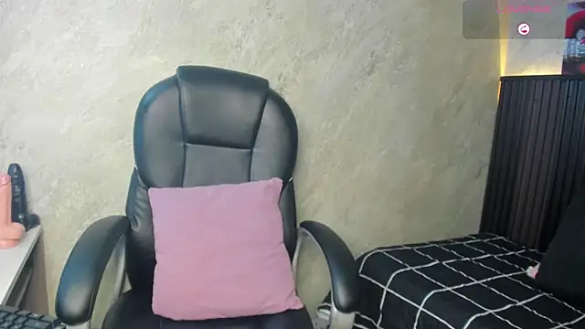 tanisha  lux online show from 03/04/26, 10:17