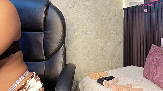 tanisha  lux online show from 03/29/26, 04:19