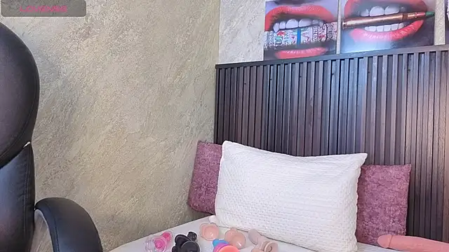tanisha  lux online show from 05/25/26, 03:06