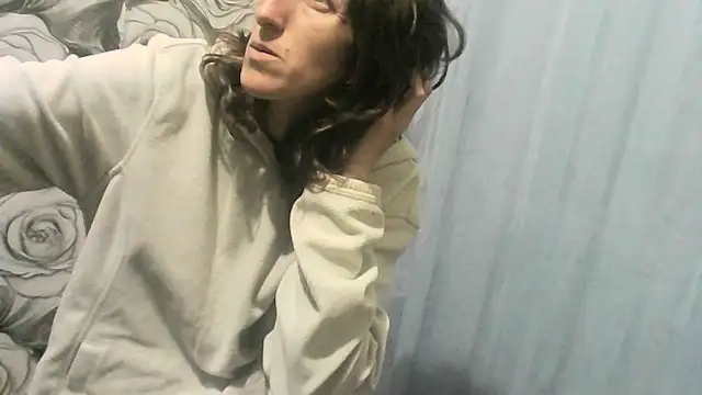  wolfxsnowy  online show from 05/14/26, 06:10