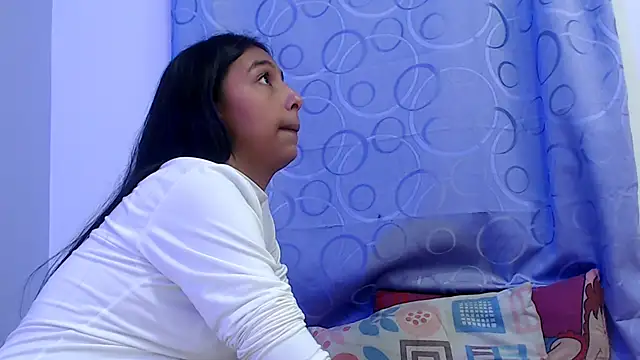 Snapshot of skinnysexzara18 chatting on 02/16/26, 05:39 skinnysexzara18 online show from 02/16/26, 05:39