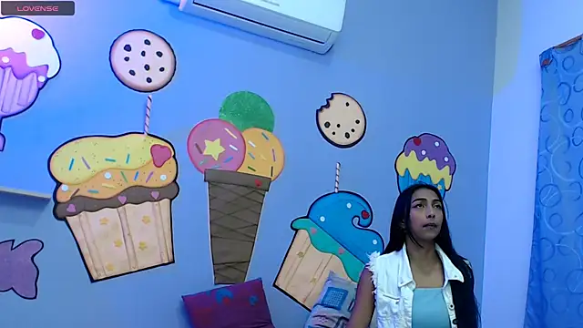 Snapshot of skinnysexzara18 chatting on 03/01/26, 02:11 skinnysexzara18 online show from 03/01/26, 02:11