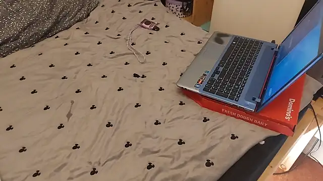 Snapshot of Spatgirl chatting on 02/14/26, 09:15 Spatgirl online show from 02/14/26, 09:15