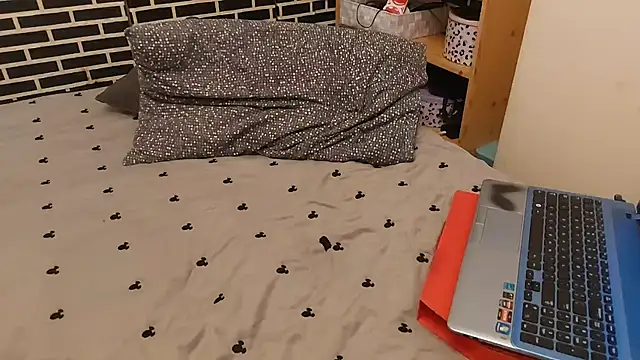 Snapshot of Spatgirl chatting on 02/18/26, 02:24 Spatgirl online show from 02/18/26, 02:24