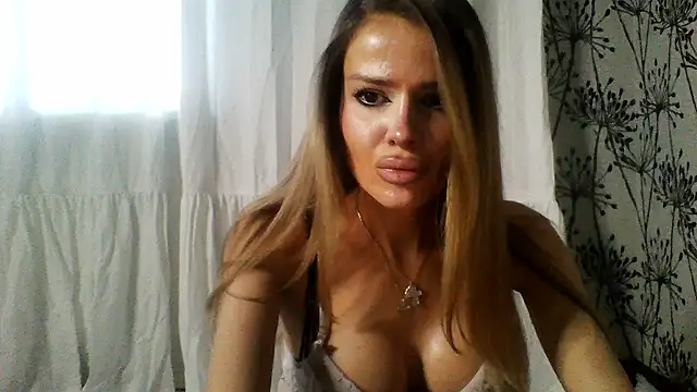 Snapshot of Oriselme chatting on 02/23/26, 01:01 Oriselme online show from 02/23/26, 01:01