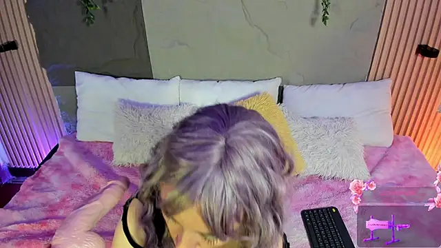 Emmayourgirl online show from 03/21/26, 09:30