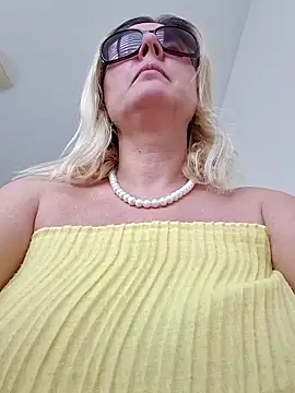 Snapshot of Amelia9798 chatting on 04/26/26, 02:03 Amelia9798 online show from 04/26/26, 02:03