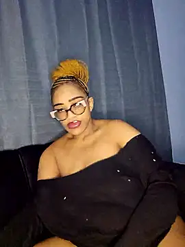 Snapshot of Sultrydiva1 chatting on 01/12/26, 02:18 Sultrydiva1 online show from 01/12/26, 02:18