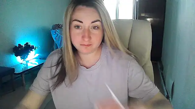 FoxyAnn12 online show from 05/06/26, 11:47