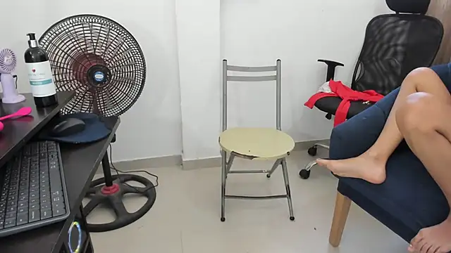 Snapshot of saskya13 chatting on 02/12/26, 04:18 saskya13 online show from 02/12/26, 04:18