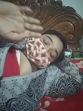 Snapshot of momo_loves chatting on 01/19/26, 03:43 momo loves online show from 01/19/26, 03:43