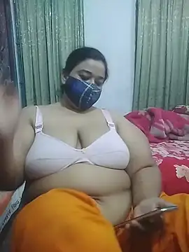 Snapshot of momo_loves chatting on 02/24/26, 06:20 momo loves online show from 02/24/26, 06:20