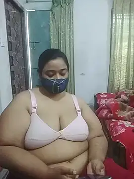 Snapshot of momo_loves chatting on 02/24/26, 05:41 momo loves online show from 02/24/26, 05:41