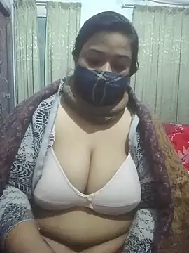 Snapshot of momo_loves chatting on 02/01/26, 05:55 momo loves online show from 02/01/26, 05:55