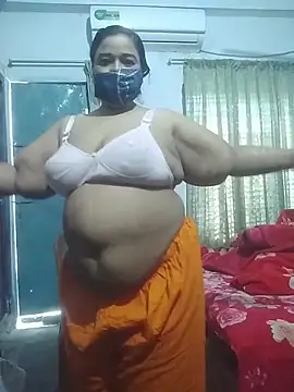 Snapshot of momo_loves chatting on 02/14/26, 04:13 momo loves online show from 02/14/26, 04:13