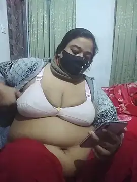 Snapshot of momo_loves chatting on 02/04/26, 06:25 momo loves online show from 02/04/26, 06:25