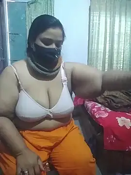 Snapshot of momo_loves chatting on 02/12/26, 03:28 momo loves online show from 02/12/26, 03:28