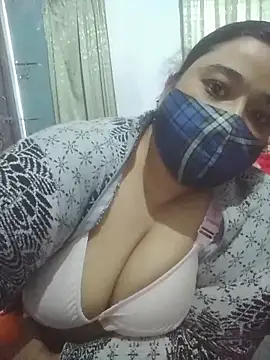 Snapshot of momo_loves chatting on 02/16/26, 03:49 momo loves online show from 02/16/26, 03:49