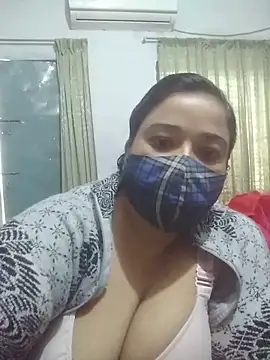 Snapshot of momo_loves chatting on 02/17/26, 04:21 momo loves online show from 02/17/26, 04:21