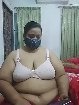 Snapshot of momo_loves chatting on 03/01/26, 05:35 momo loves online show from 03/01/26, 05:35