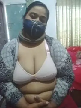 Snapshot of momo_loves chatting on 02/02/26, 06:01 momo loves online show from 02/02/26, 06:01