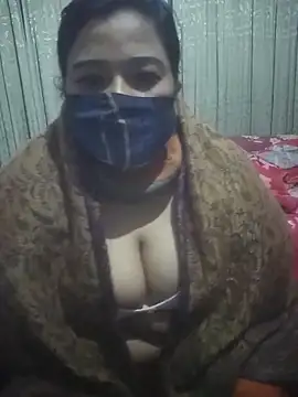 Snapshot of momo_loves chatting on 01/31/26, 07:12 momo loves online show from 01/31/26, 07:12