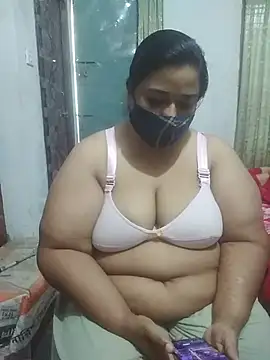 Snapshot of momo_loves chatting on 02/20/26, 10:17 momo loves online show from 02/20/26, 10:17