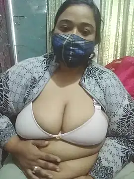 Snapshot of momo_loves chatting on 02/19/26, 05:26 momo loves online show from 02/19/26, 05:26